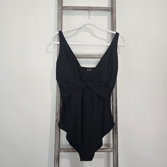 ⭐️40% Off⭐️ Old Navy Twist Front Black One Piece Swimsuit - Picture 2 of 11